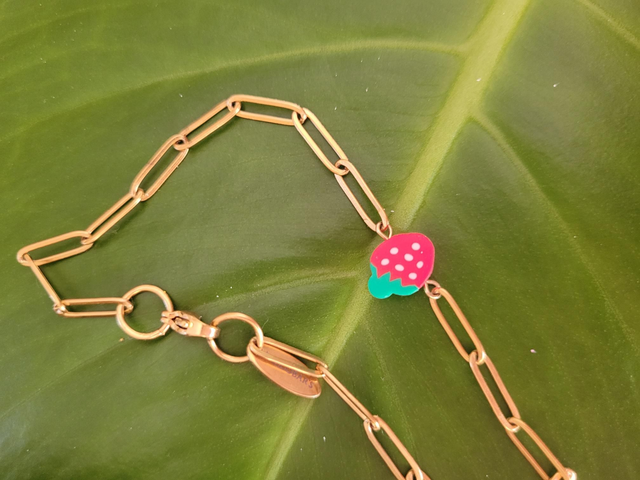 Armkette mit Erdbeere