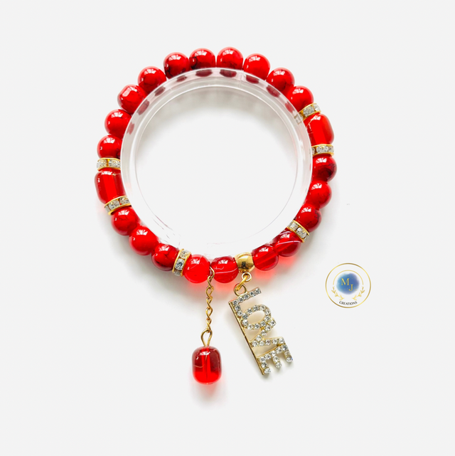 Rode Armband met LOVE Bedel – Sparkle of Love | Handgemaakt Sieraad