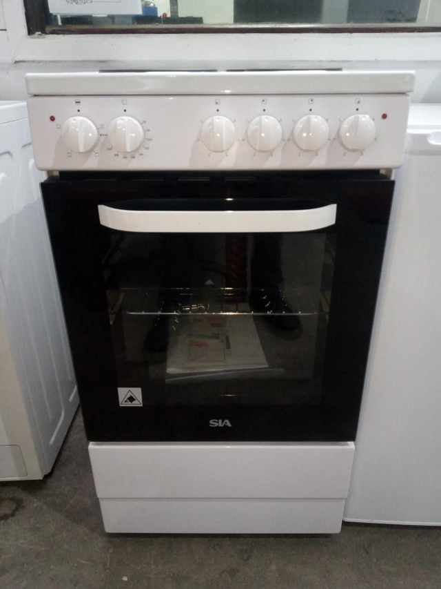 Brand New Sia single cavity free standing cooker 