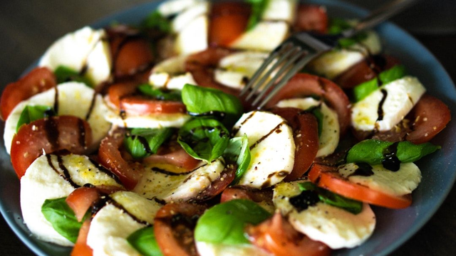 Mozzarella Salat 