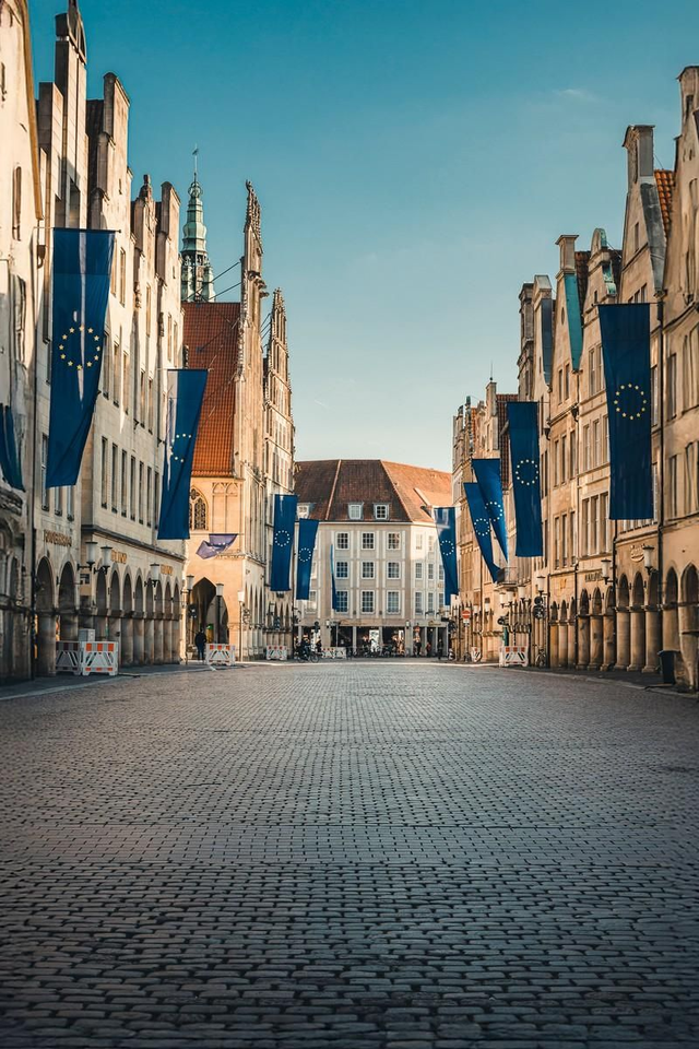 Prinzipalmarkt mit Fahnen