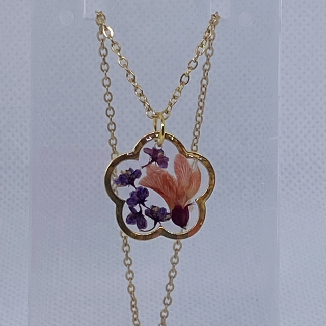 Gold necklace with real flowers 