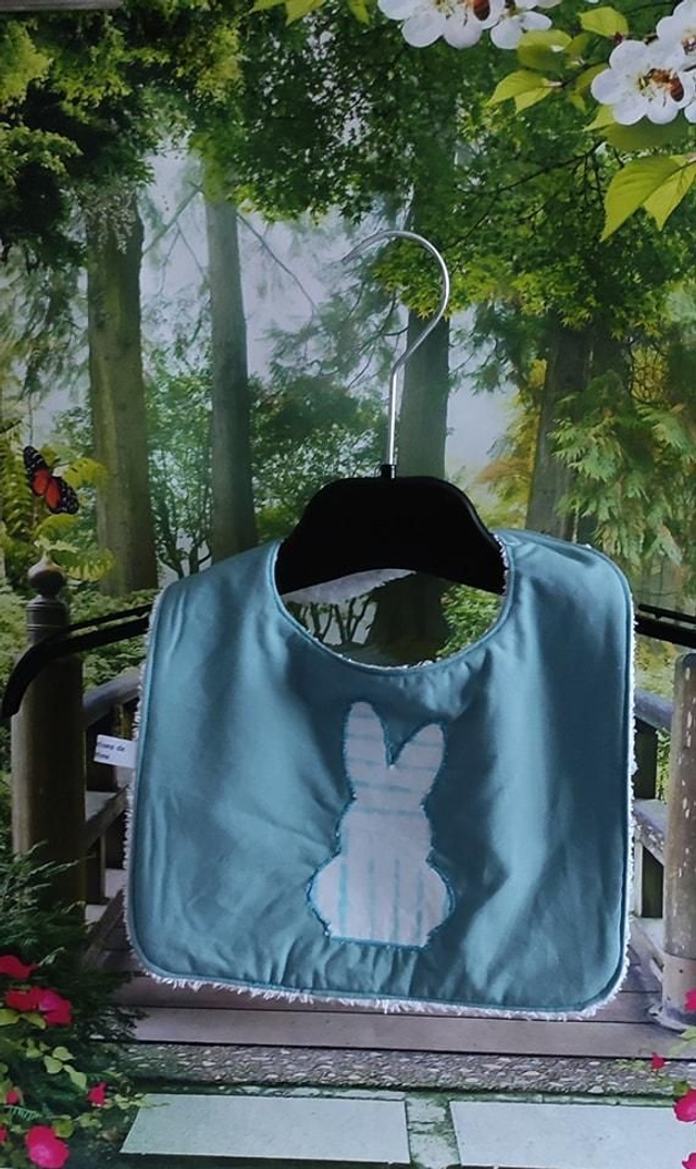 Bavoir lapin bleu