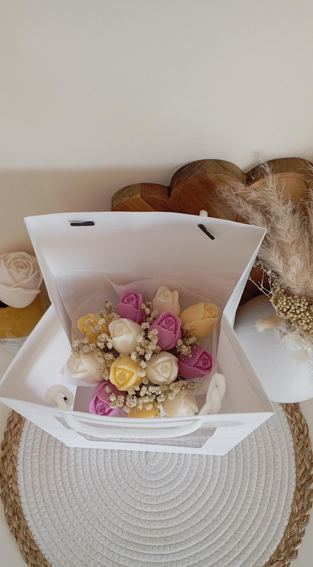 Bouquet de tulipes en cire "Éclat de mimosa"