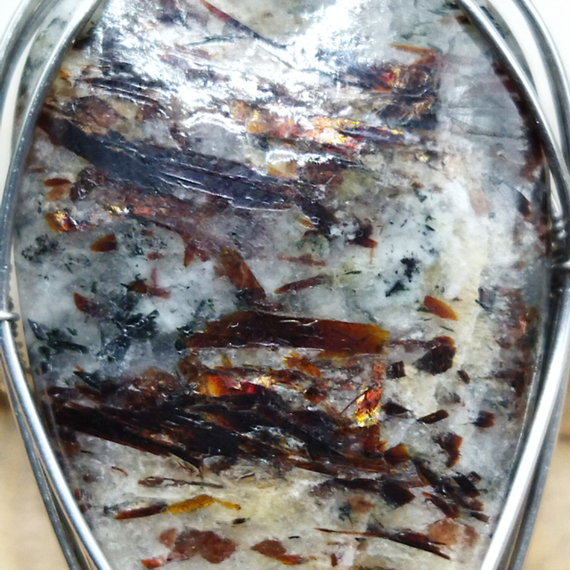 Pendentif Astrophyllite (très rare)