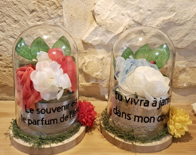 Cloche fleurs artificielles 