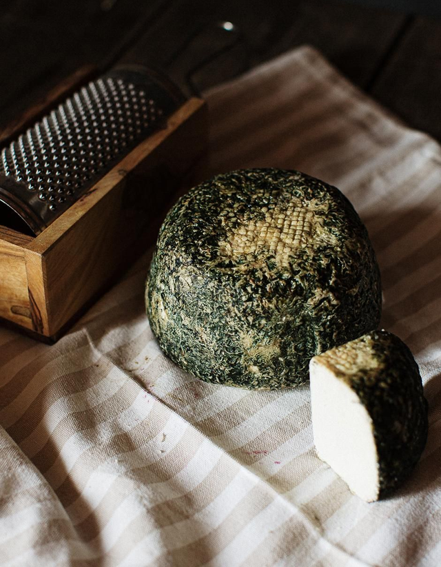 100 g ricotta scorza nera di Scanno 