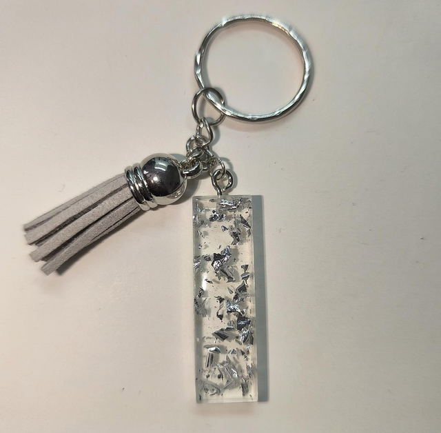 Porte clés initiale "I" feuilles argentées 