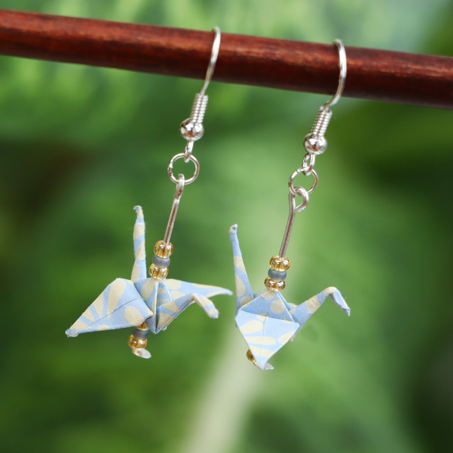 Blaue Origami Ohrringe mit gefaltetem Kranich, mit Ohrhänger aus 925er Sterlingsilber