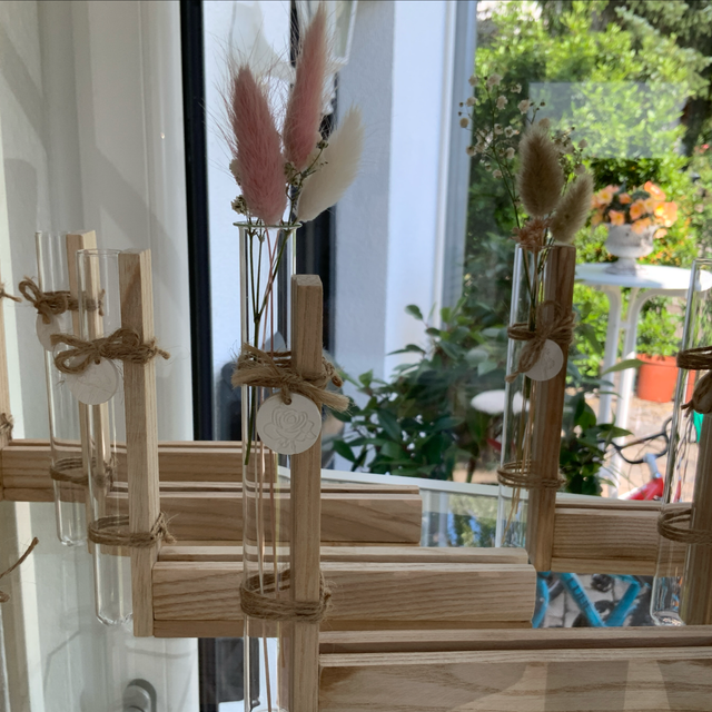 Kartenständer mit Reagenzglas