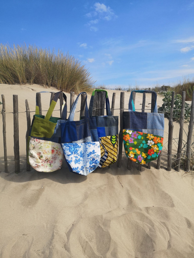 Grand Sac jean upcyclé / Bleu profond fleuri - Pièce Unique