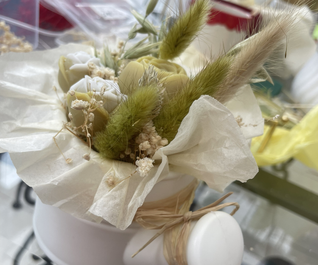 Bouquet vert  dans un arrosoir parfumé fleur de coton 
