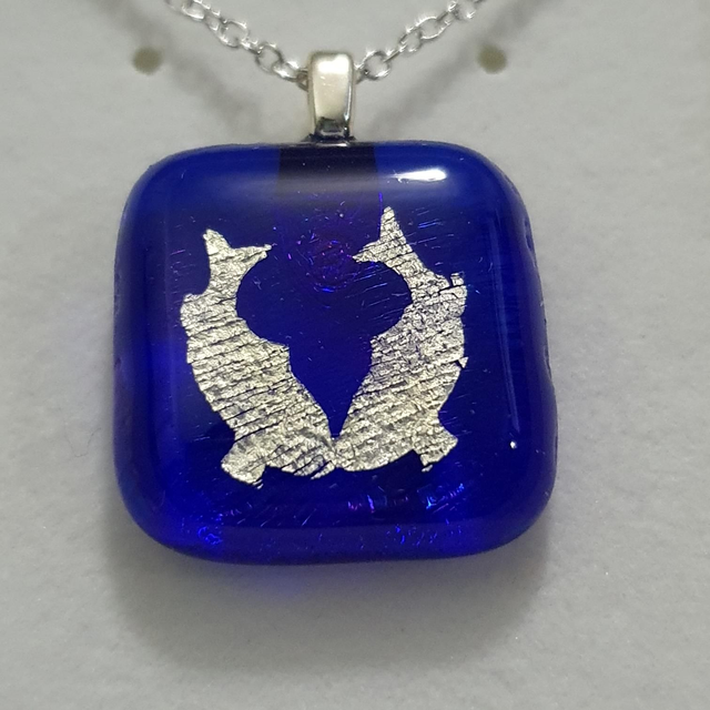 Pisces zodiac glass pendant &amp; chain p31