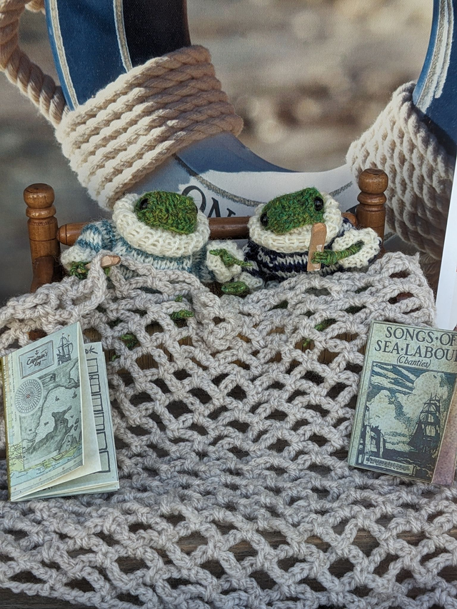 Knitted Crafts - A Pond Full of Fun: Hand-Knitted Frog Friends (Dotpebbleknits Pattern)