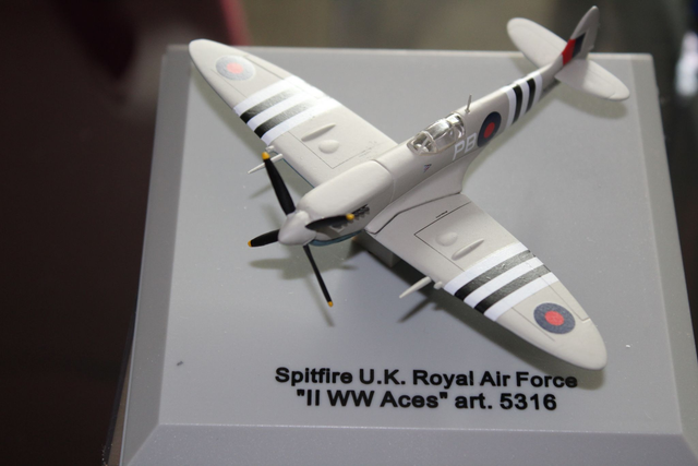 Spitfire U.K. Royal Air Force II W.W. Aces, 1:100