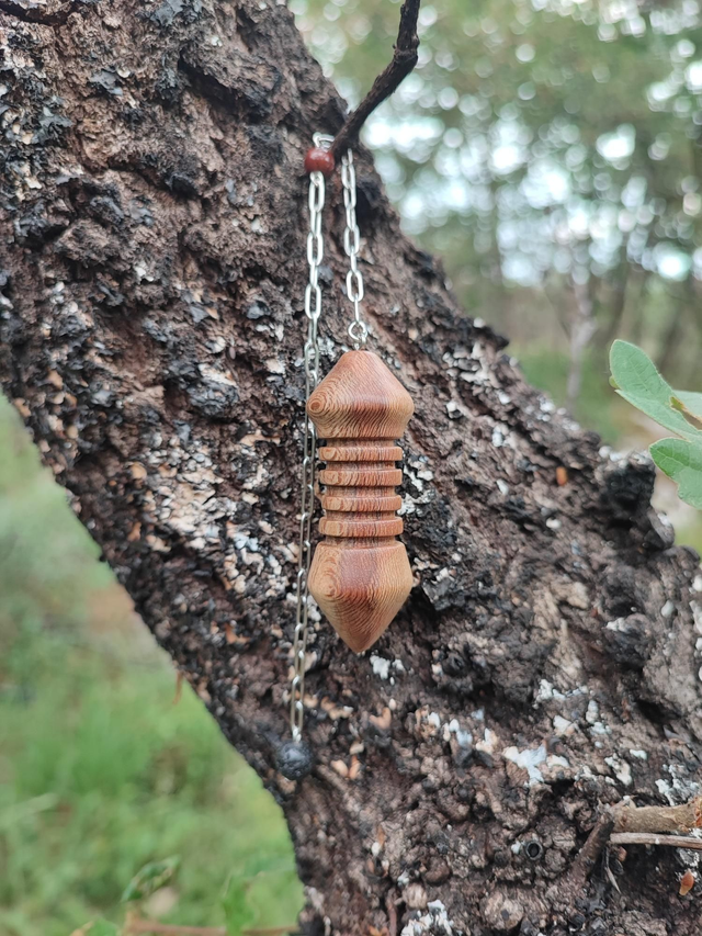 Pendule en Bois de Platane, Jaspe Bréchite, Pierre de Lave et Chaînette en Acier Inoxydable