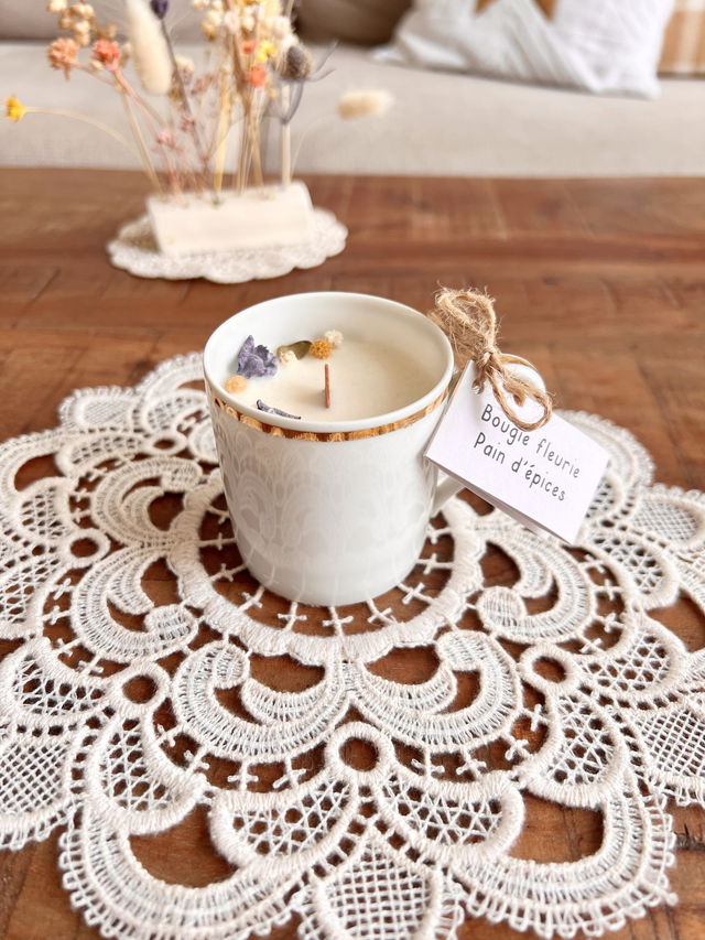 Bougie Pain d&#039;épices - tasse à café &quot;liseré or&quot;