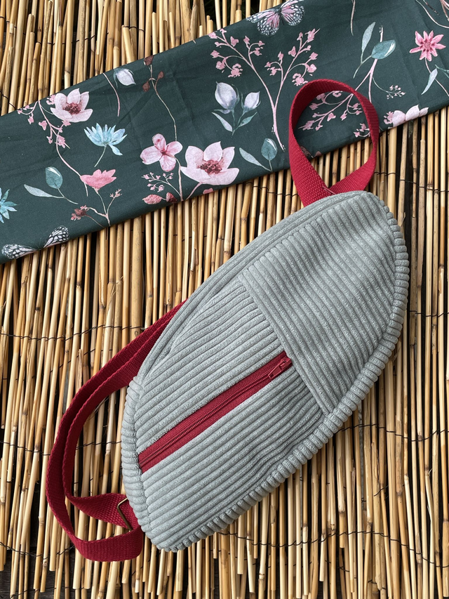 Sac banane original : design unique asymétrique. Velours côtes larges