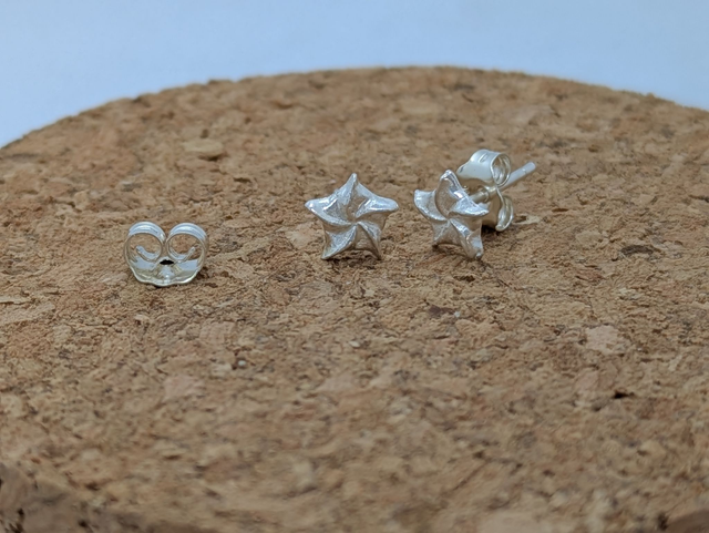 Small Twist Star Earrings