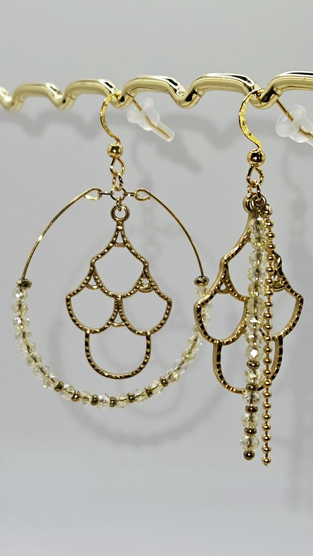 Boucles d&#039;oreilles asymétriques 