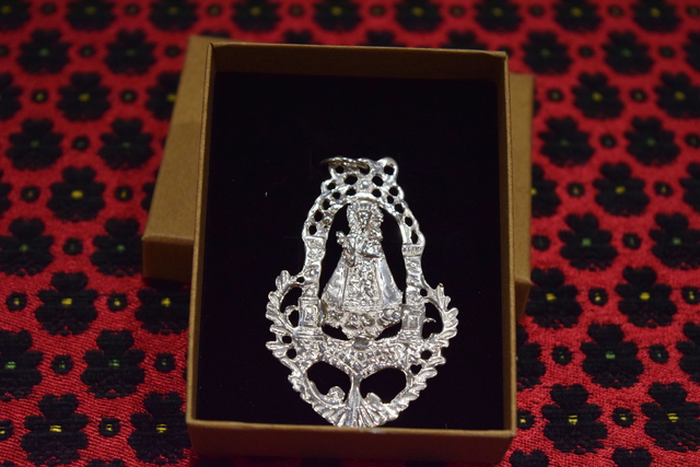 Medalla grande Virgen