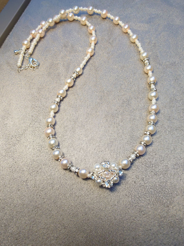 Pale pink pearl with crystal collar detail necklace