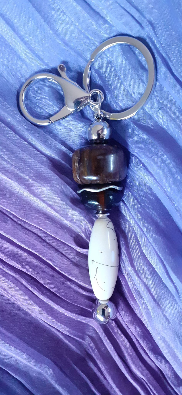 Pardus Porte-clés argenté, brun, blanc cassé et ambre