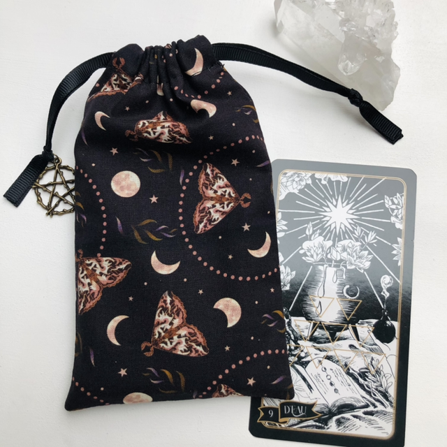 Pochon Oracle - Lunar Moth