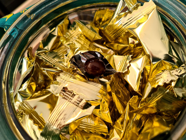 Chicchi di caffé ricoperti di cioccolato fondente