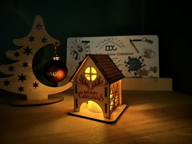 Maison bois avec bougie led