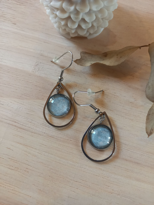 Boucles d&#039;oreilles Cabochon - tissu points bleu ciel - goutte