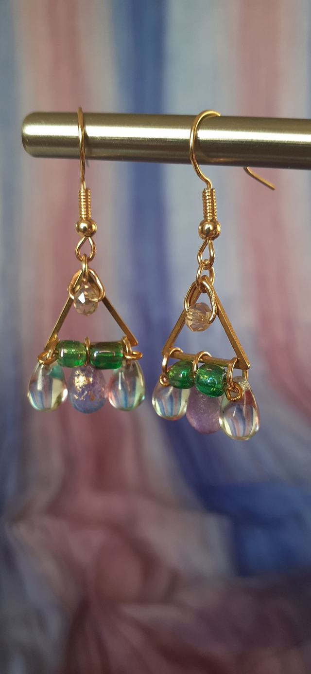 Lasas Petites boucles d'oreilles dorées, gouttes de verre ton parme