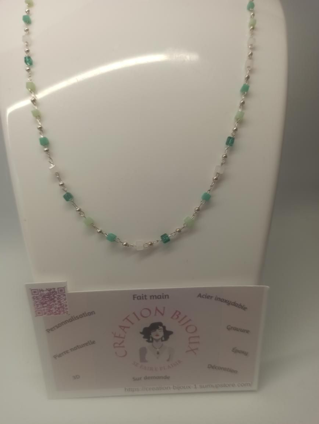 Collier perle carré vert et blanc 