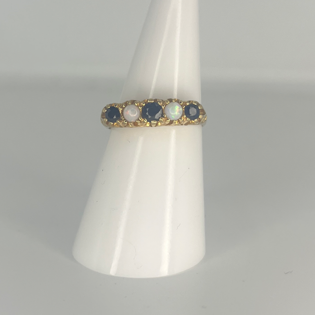 Vintage 9ct Gold Opal and Sapphire Ring - Size M 1/2