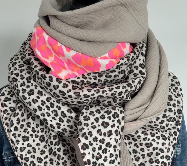 Foulard triangle — Léopard beige &amp; touche fluo