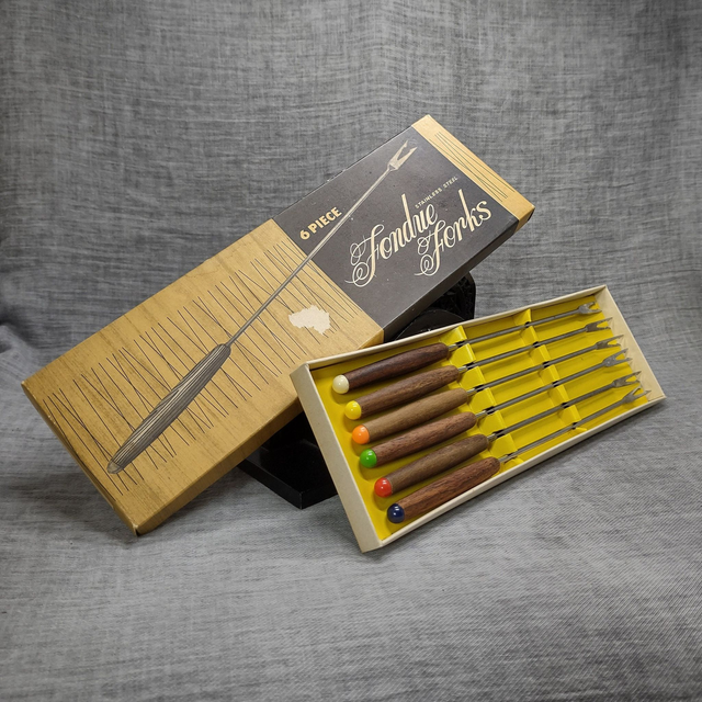 Made in Holland | Set van 6 metalen 2-puntsvorken in verpakkingsdoos (lengte 29 | breedte 9,5 | hoogte 2 cm) Zwart met kleuren dop | Vintage