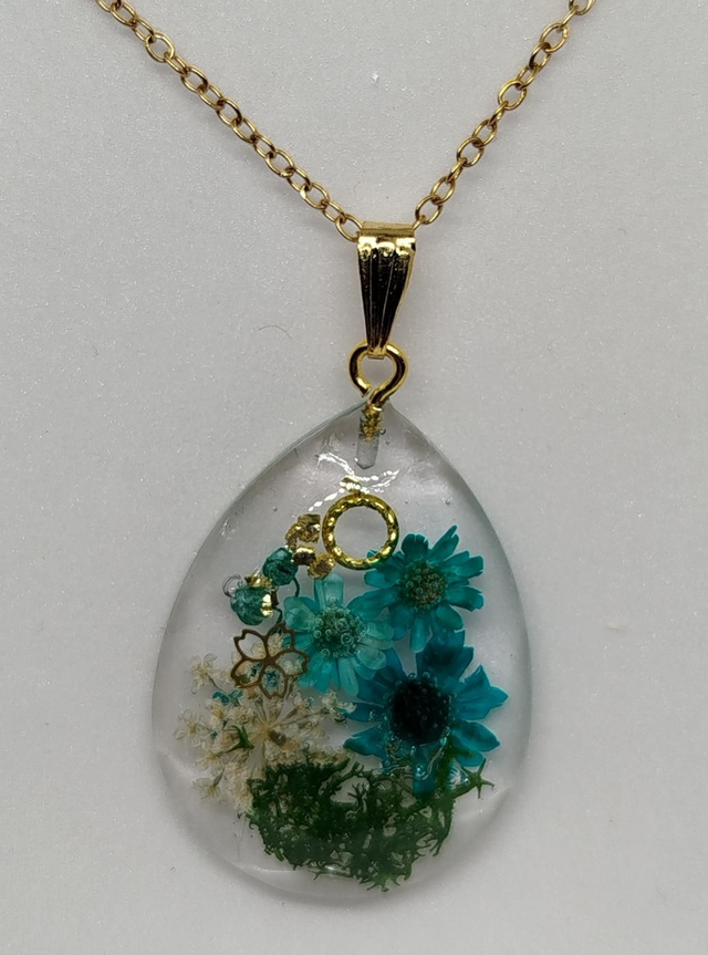 Collier pendentif Lou coloris bleu vert doré