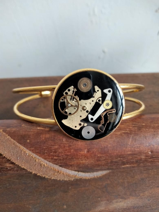 Bracelet manchette en laiton couleur or inspiration steampunk 