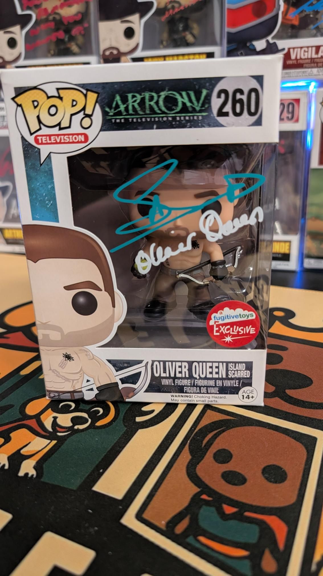 Funko Pop DC Arrow Oliver Queen Island Scarred 260 Signed By Stephen Amell with SWAU COA 