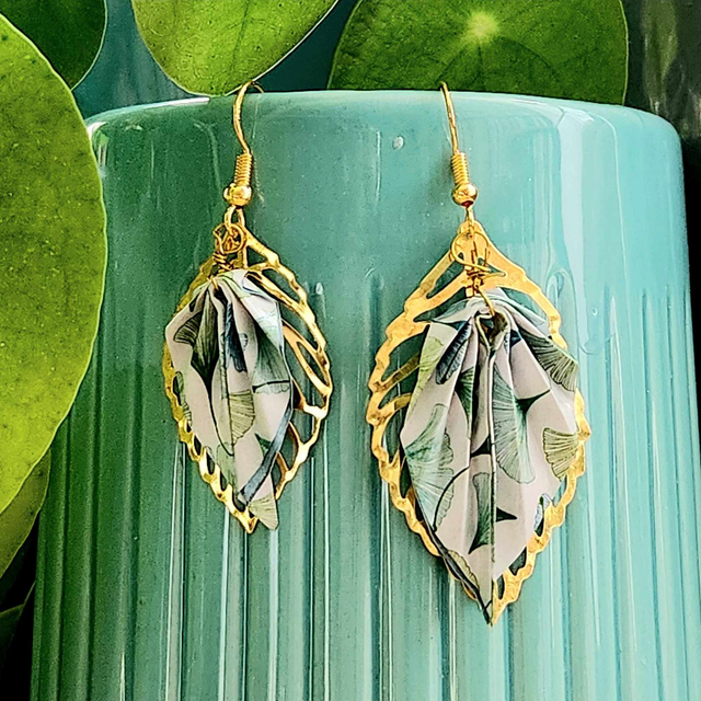 • LES DIFFÉRENTES – boucles d&#039;oreilles asymétriques en origami