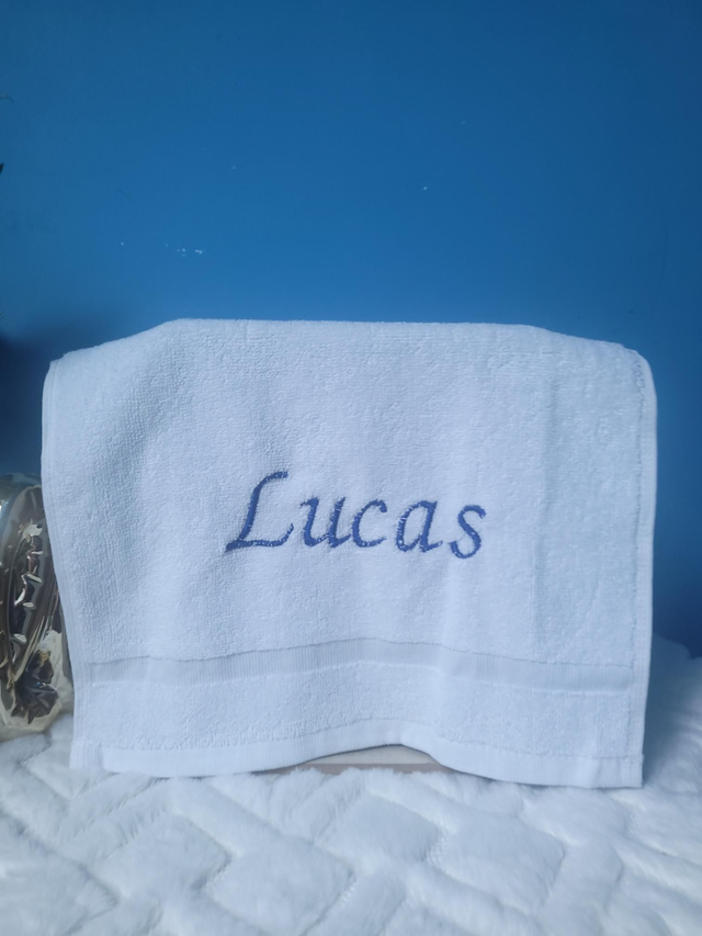 Serviette brodée Lucas