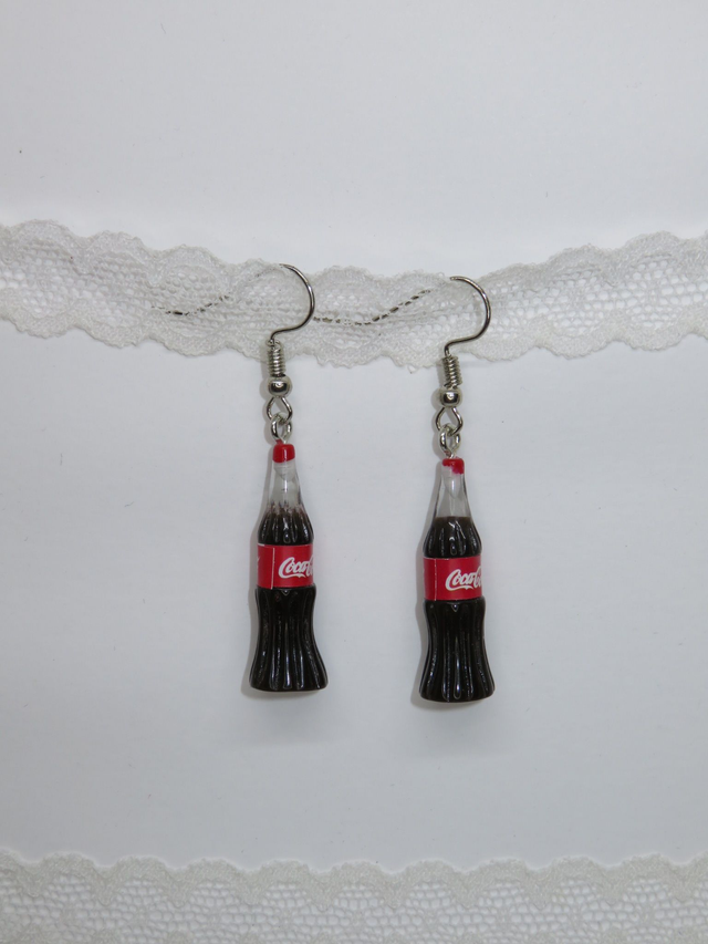 Boucle d'oreille bouteille de Coca Cola