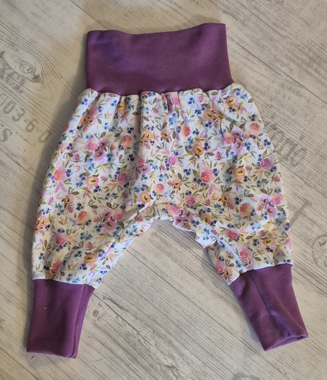 Baby-Pumphose, Mitwachshose bunt geblümt, #74