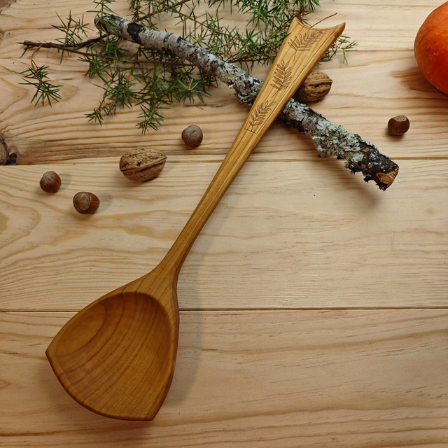 Grande cuillère de service en merisier avec kolrosing-C290