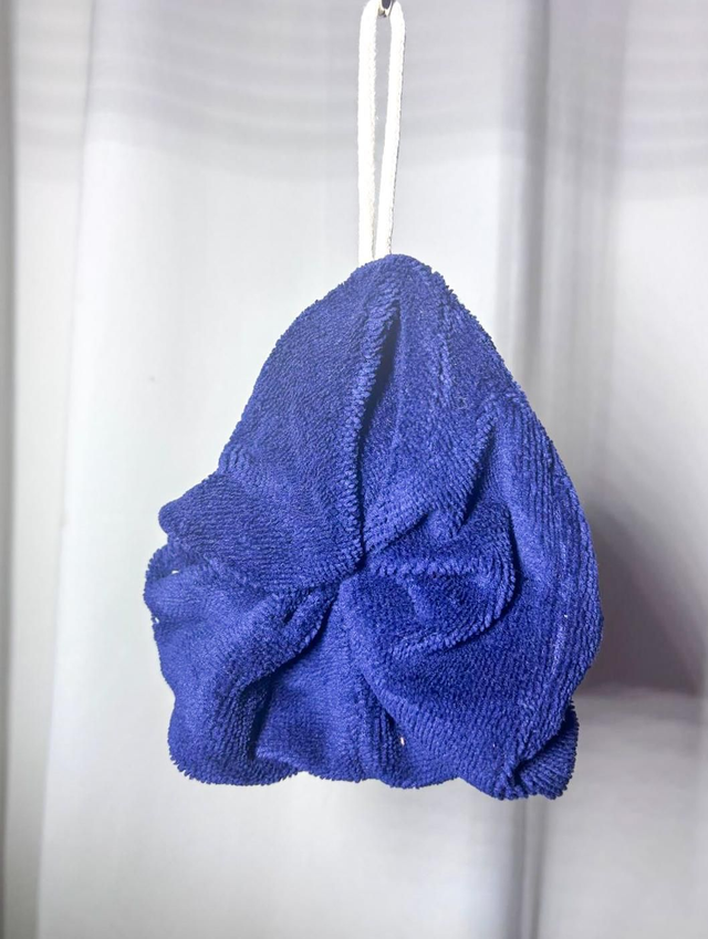 Fleurs de douche bleu marine