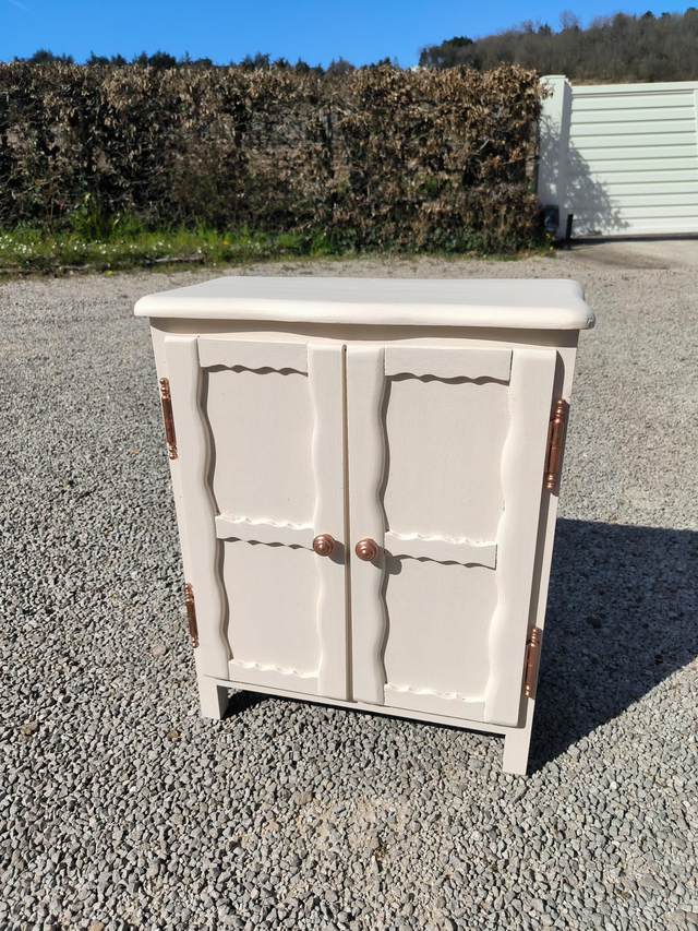 Armoire de poupée 