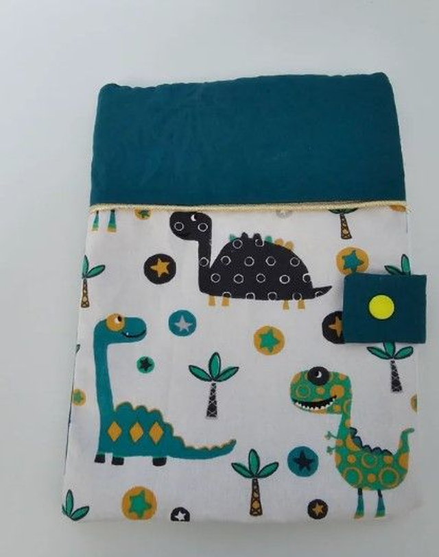 Housse de carnet de santé personnalisé avec prénom thème dinosaure