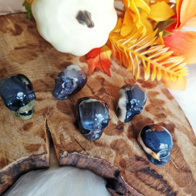 Volcano Agate mini skulls 