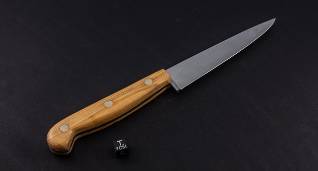 Couteau utile traditionnel - manche en if, lame carbone