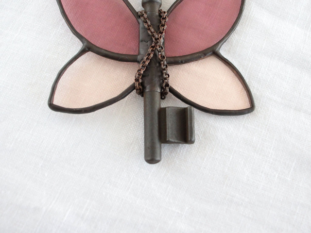 🗝️ Clé volante "Romantasy" en vitrail